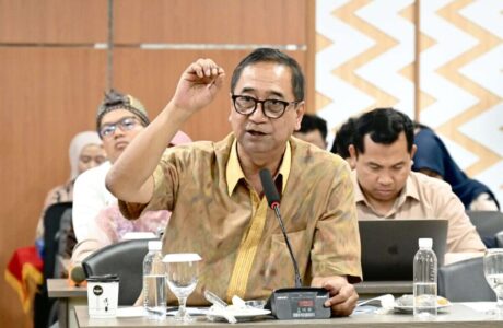 Anggota Komisi X DPR RI Ferdiansyah saat mengikuti kunjungan kerja Panitia Kerja (Panja) Pelindungan dan Pemanfaatan Cagar Budaya Komisi X DPR RI di Keraton Kasepuhan, Cirebon, Jawa Barat, Kamis (21/5/2026). Foto: Yasmin/Arifman