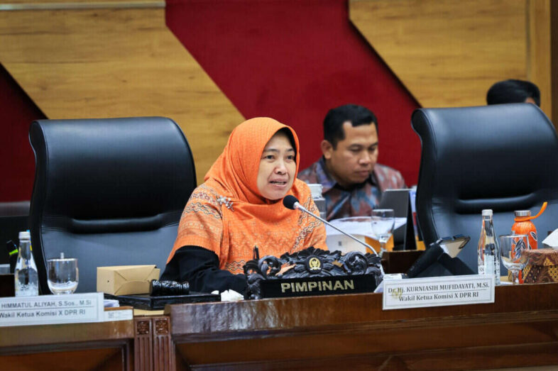 Wakil Ketua Komisi X DPR RI, Kurniasih Mufidayati, dalam rapat bersama Menteri Kebudayaan Fadli Zon di Ruang Rapat Komisi X, Selasa (19/5/2026). Foto : Mentari/Alma
